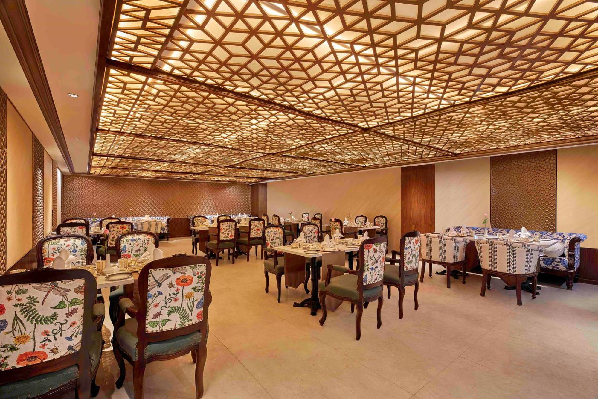 Doubletree By Hilton Varanasi Esterno foto