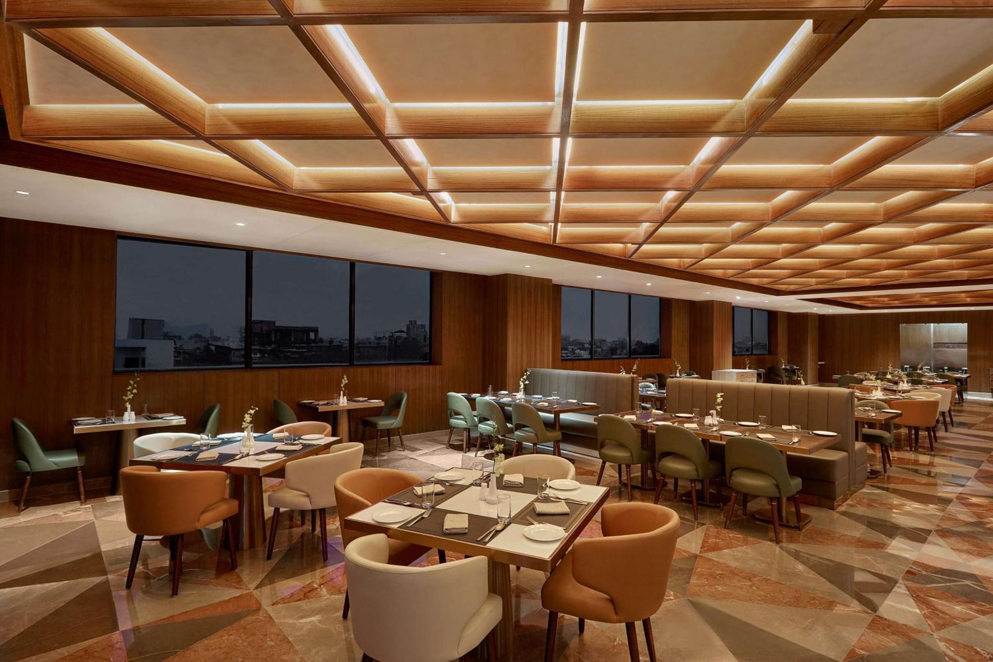 Doubletree By Hilton Varanasi Esterno foto