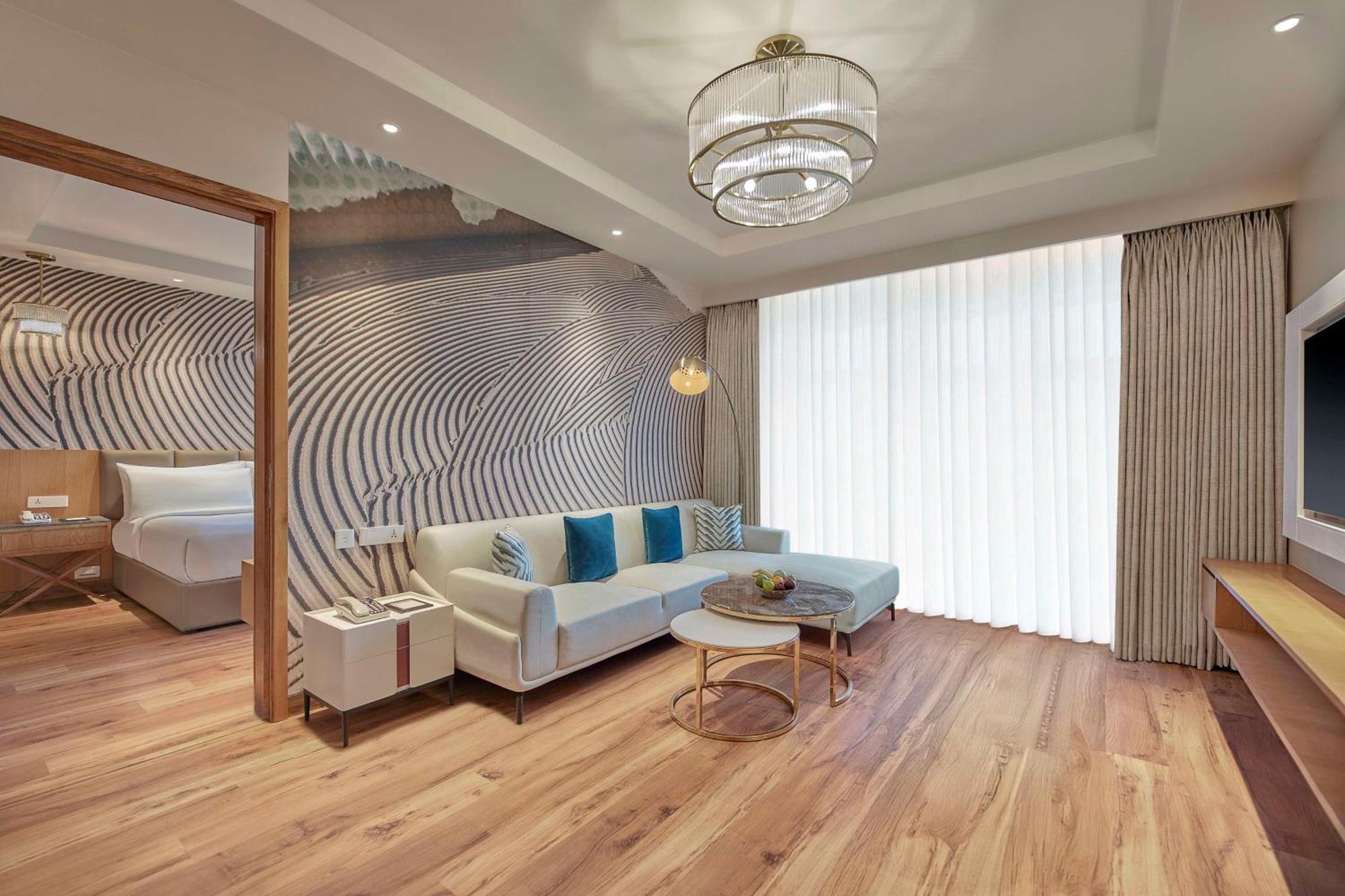 Doubletree By Hilton Varanasi Esterno foto