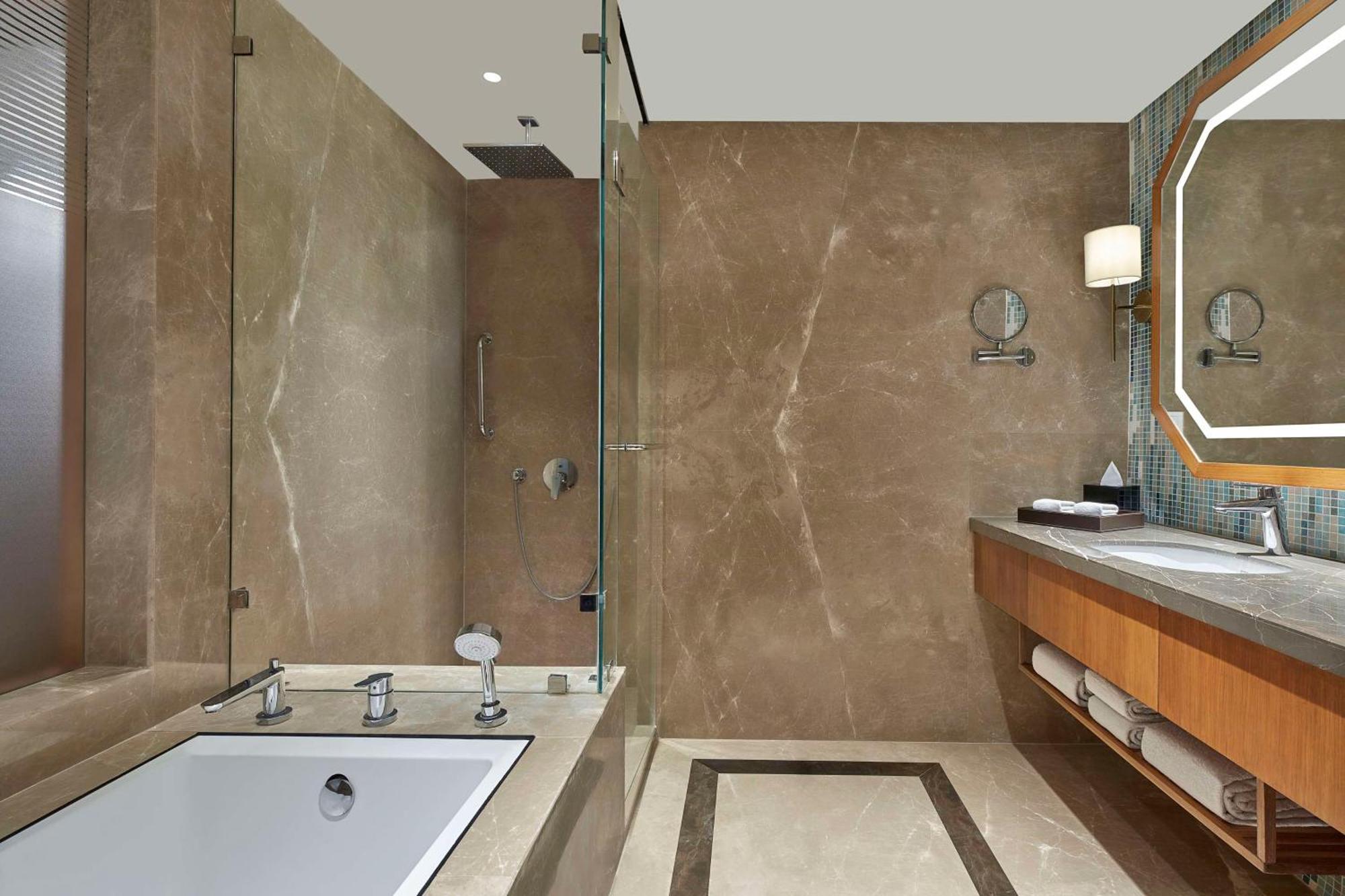 Doubletree By Hilton Varanasi Esterno foto